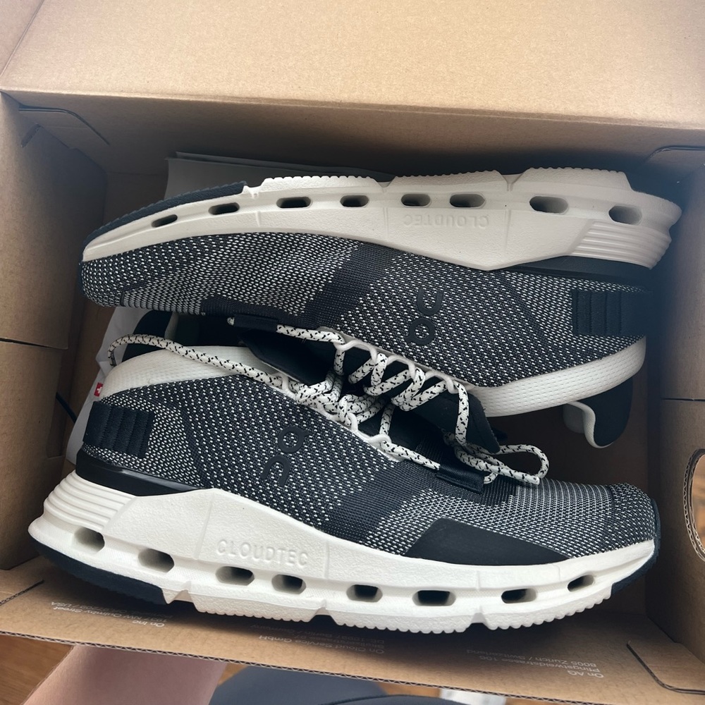 Black and white Womens Cloudnovas